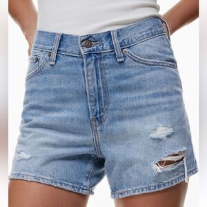 Levi's
80s Mom Short color: Chatterbox Size 29